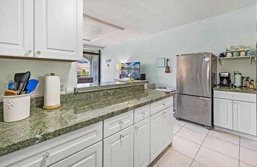 Historic Lahaina Front Street Condo | Lahaina Shores Mountain View Studio 628