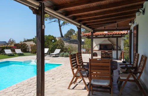 Loutraki-Agioi Theodoroi Villa | Lahtagas Estate with private swimming pool