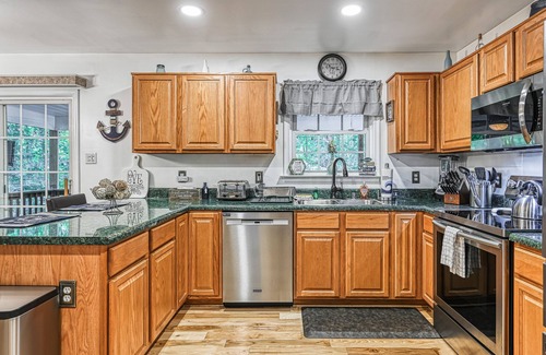Mineral House | Laid-back lake house with porch, deck, grill, firepit, game room, AC, & W/D