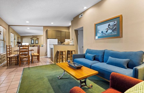 Ponce De Leon House | Lake Access-Boat Slip-Cozy 2 Bedroom Bungalow w Free Daily Attraction Tickets