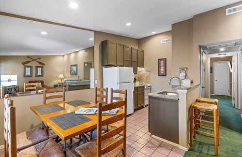 Ponce De Leon House | Lake Access-Boat Slip-Cozy 2 Bedroom Bungalow w Free Daily Attraction Tickets