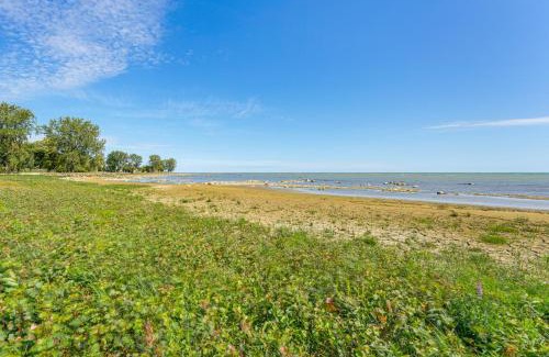 Harbor Beach House | Lake and Lighthouse Views Inviting Port Hope Home!