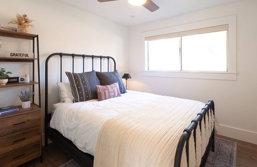 Cedar Glen Cottage | Lake Arrowhead Cottage - Walk to the Lake. Easy snow access!