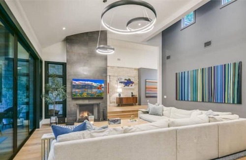 Wood Island House | Lake Austin Waterfront w/ Resort Pool 4th NIGHT FREE