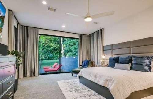 Wood Island House | Lake Austin Waterfront w/ Resort Pool 4th NIGHT FREE