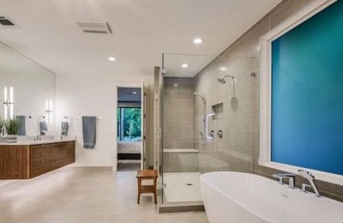 Wood Island House | Lake Austin Waterfront w/ Resort Pool 4th NIGHT FREE
