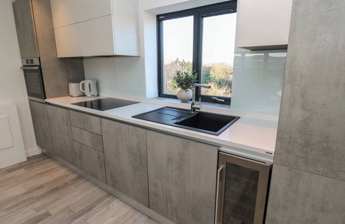 Littleborough Cottage | Lake Bank Views