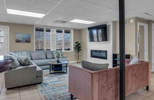 Cadiz House | Lake Barkley Retreat - Newly Renovated - 5 BR