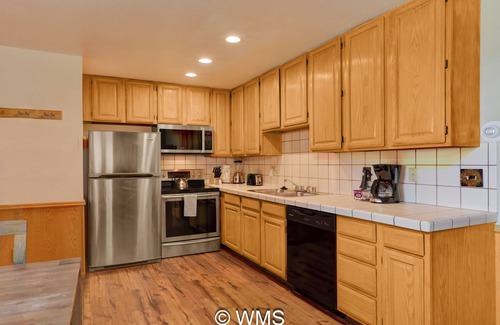 Tahoe Vista Apartment | Lake/Beach Front Resort - Pool, Hot Tub, Beach, BBQ+ #18