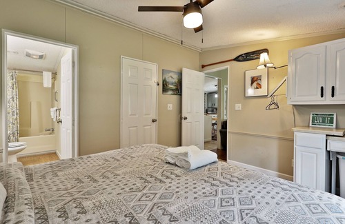 Crystal Beach House | Lake Bomoseen Bungalow 3 Bedroom Home
