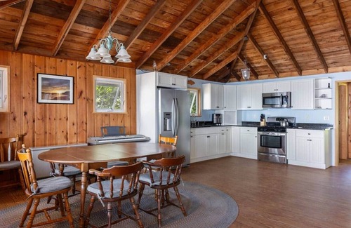 Malletts Bay House | Lake Champlain Beachfront Retreat