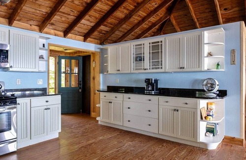 Malletts Bay House | Lake Champlain Beachfront Retreat