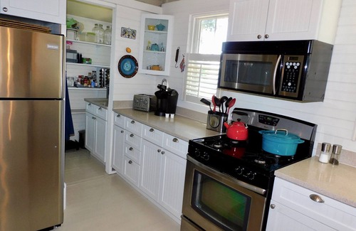 Malletts Bay Cottage | Lake Champlain Great Camp - Rustic Luxury, Sunsets, Lawn, Beach, Amenities!