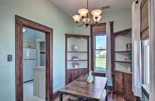 Lake Charles Cottage | Lake Charles Cottage w/Fireplace & Yard!