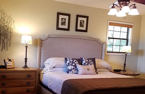 Hayesville Cottage | Lake Chatuge Country Cottages, 4 Vacation Rentals 17 Guests! Call for pricing.