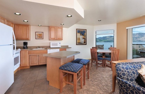 Chelan Condo | Lake Chelan Shores, Nice Chelan Waterfront resort, Great summer deals!