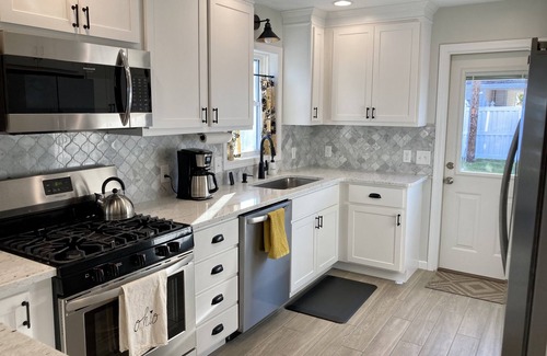 Ashtabula Cottage | Lake Cottage with Private Community Beach