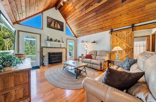 Moneta House | LAKE Coveside: Lakefront with private dock.
