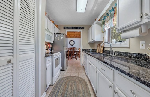 Moneta House | LAKE Coveside: Lakefront with private dock.