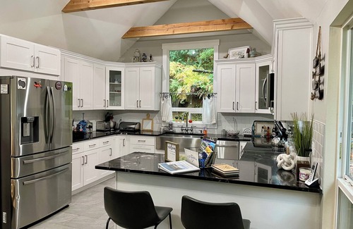 Hoodsport House | Lake Cushman Family Getaway-5 min walk to Lake-Pets OK-Firepit-Game Room-Kayaks!