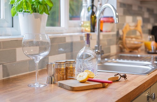 Kendal Cottage | lake district - hot tub, pet friendly, enclosed garden