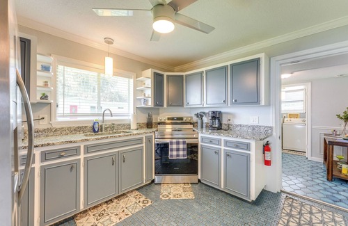 Tavares Apartment | Lake Dora Escape: Canal Access & Seaplane Sights!