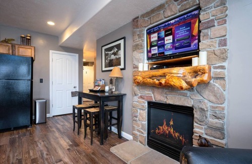 Ogden Condo | Lake Effect 2 BR | Hot Tub (LS29B) Weekly Discount