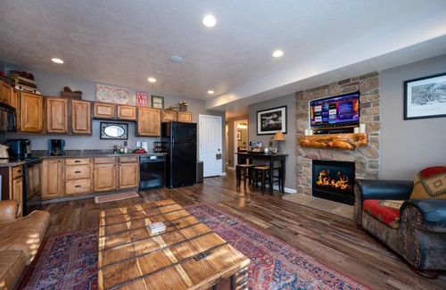 Ogden Condo | Lake Effect 2 BR | Hot Tub (LS29B) Weekly Discount