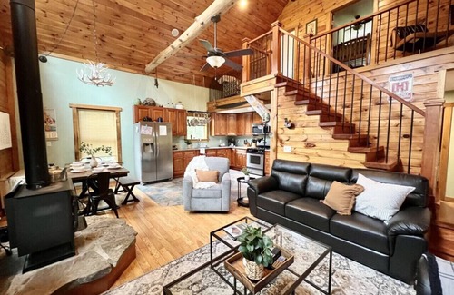 Redfield Apartment | Lake Effect Lodge | Tug Hill | Hot Tub | Pets OK!