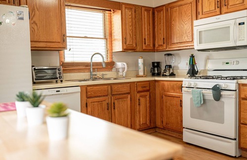 Erie House | Lake Erie Area 3 BR Home