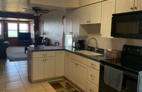 Vermilion Cottage | Lake Erie Front!