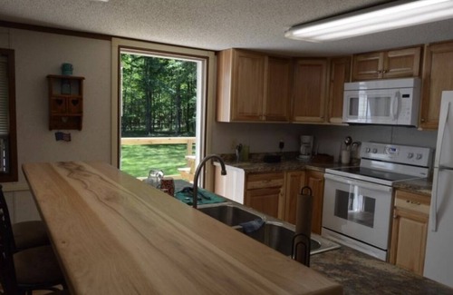 West Springfield House | Lake Erie Getaway! Close to Ohio, beaches, fishing, and so much more!