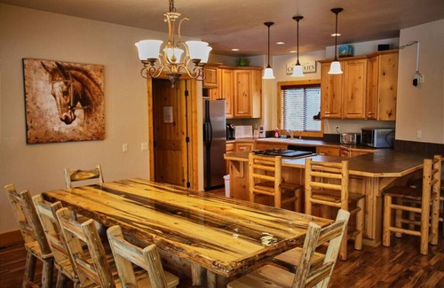 Donnelly Apartment | Lake Forest Lodge
