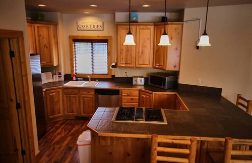 Donnelly Apartment | Lake Forest Lodge