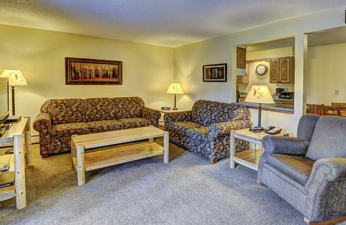 Eagle River Apartment | Lake Forest Resort & Club