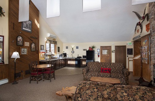 Eagle River Apartment | Lake Forest Resort & Club
