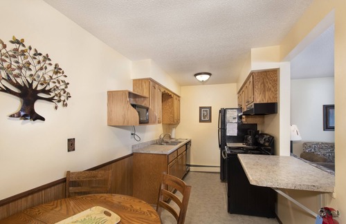 Eagle River Apartment | Lake Forest Resort & Club