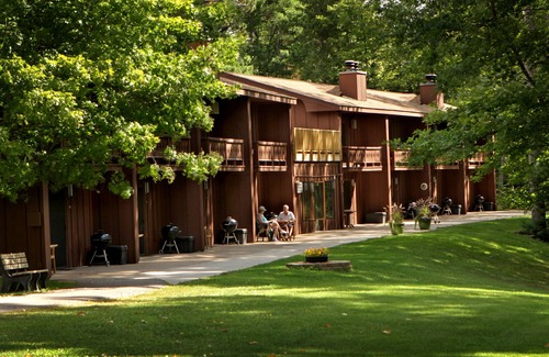Eagle River Apartment | Lake Forest Resort & Club