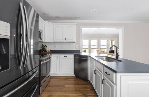 Mayhew House | Lake Front Chalet w/600+ feet of shoreline Amazing Long Range Views