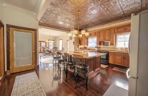 Lake Harmony House | Lake Front, Game/Gym/Sauna Room, Pool Table, Hot Tub, 2 Kitchens, Near Slopes