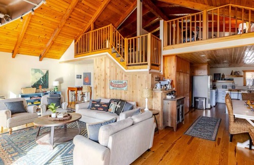 Bass Lake House | Lake Front Home in Bass Lake - Hot Tub, Private Marina and Dock, Fire Pit