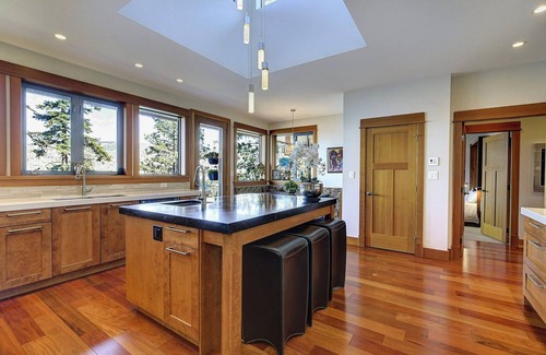 Central Okanagan House | Lake Front Home The best views of Okanagan Lake and 400ft private lake frontage.