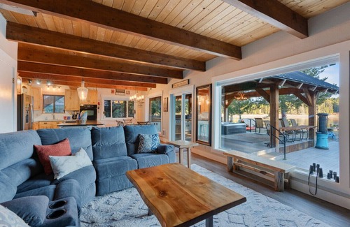 Island Park House | Lake Front|Hot Tub|Heated Garage|Private Dock