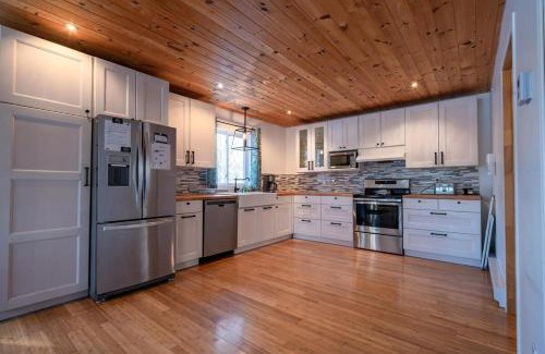 Saint-Didace Ski Chalet | Lake front in the woods Newly furnished