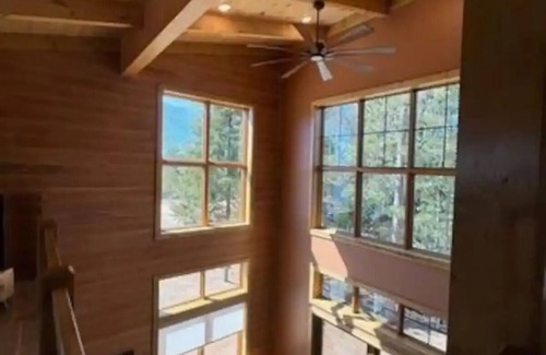 Rhinelander Cabin | Lake front NEW Cabin 2bd 2b AC/WIFI, kayak, beach, fish, firepit