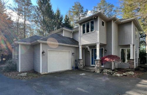 Albrightsville House | Lake Front Paradise