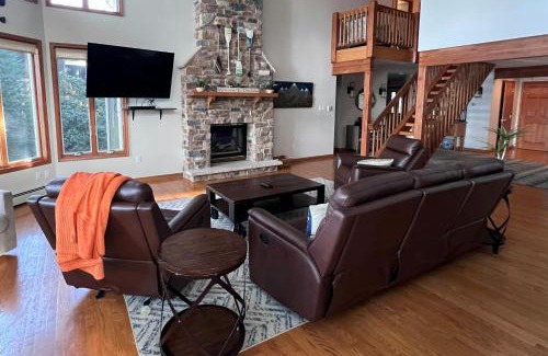 Albrightsville House | Lake Front Paradise