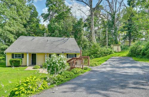 Lake George House | Lake George Townhome with Deck 2 Mi to The Outlets!