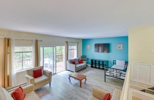 Lake George House | Lake George Townhome with Deck 2 Mi to The Outlets!