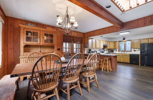 Lake Harmony Estates House | Lake Harmony Cabin - sleeps 13, game room, open common area, hot tub